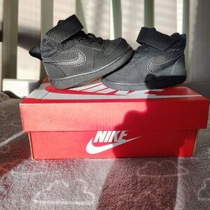 Nike Kids Black Sneakers Size 3c
